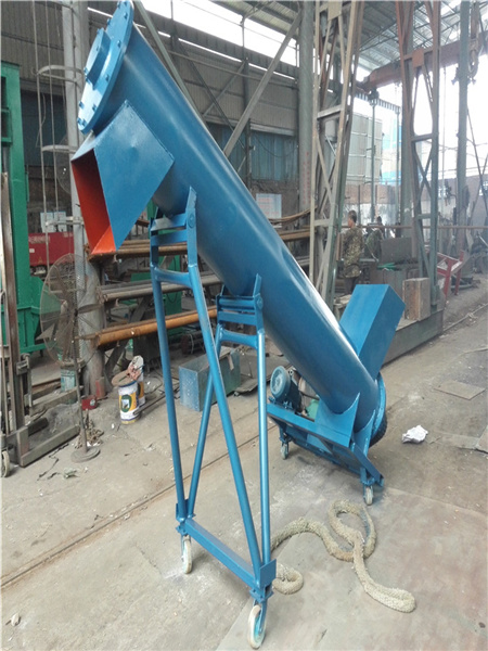 定制蛟龍輸送機(jī)，養(yǎng)殖場(chǎng)飼料輸送機(jī)